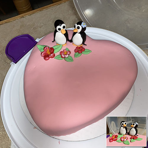 Heart-Shaped w/ Penguin Fondant Decor (2021) Heart-Shaped w/ Penguin Fondant Decor (2021)